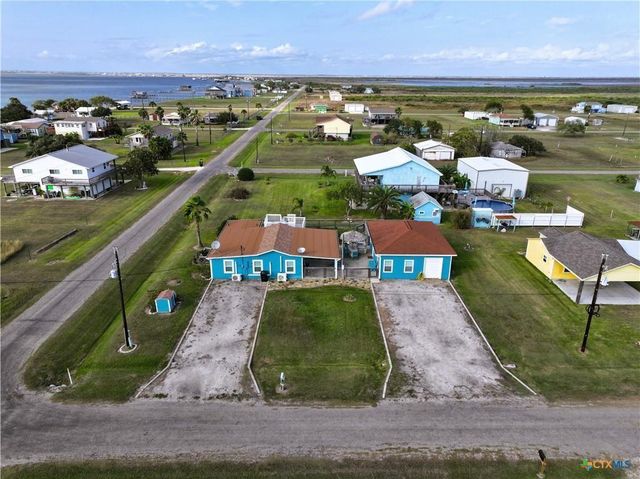 8 Mesquite Street E, Palacios, TX 77465