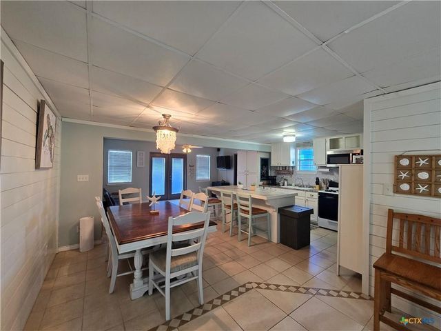 8 Mesquite Street E, Palacios, TX 77465