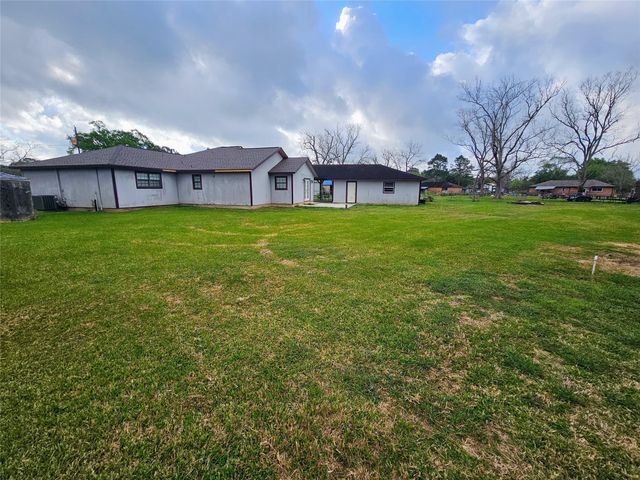 1131 County Road 515, Brazoria, TX 77422