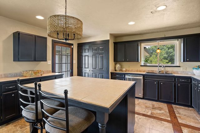 4301 Crescent Drive, De Cordova, TX 76049