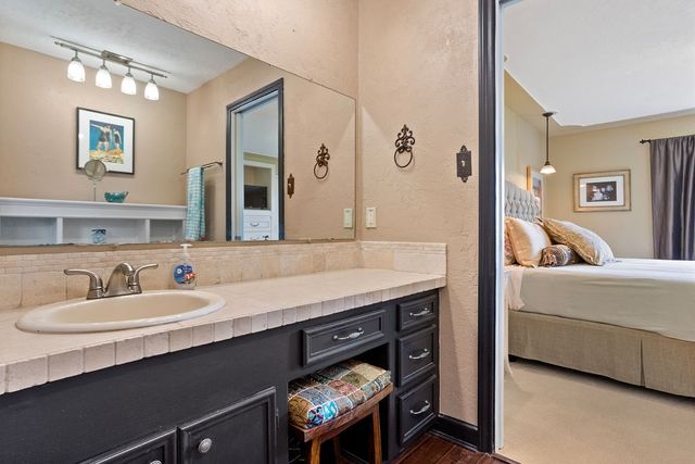 4301 Crescent Drive, De Cordova, TX 76049