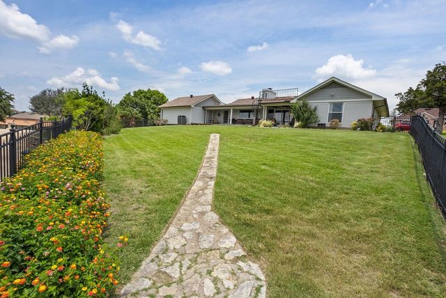 4301 Crescent Drive, De Cordova, TX 76049