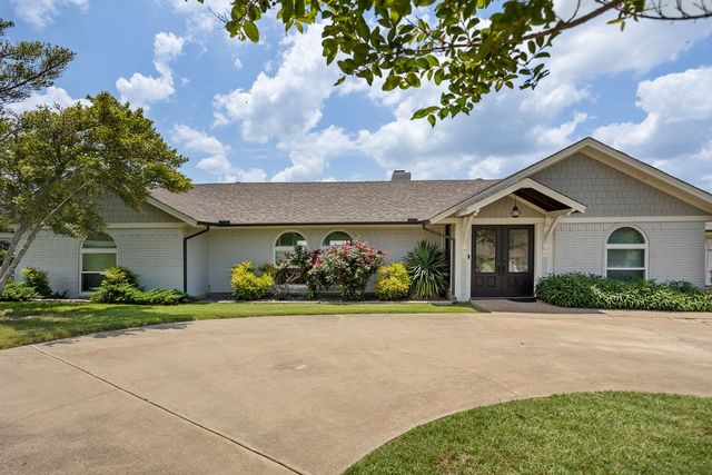 4301 Crescent Drive, De Cordova, TX 76049