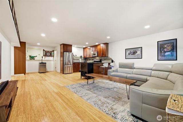 3046 SW Manning Street, Seattle, WA 98126