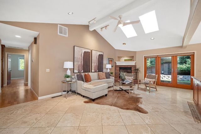 125 Patton Ct, Folsom, CA 95630