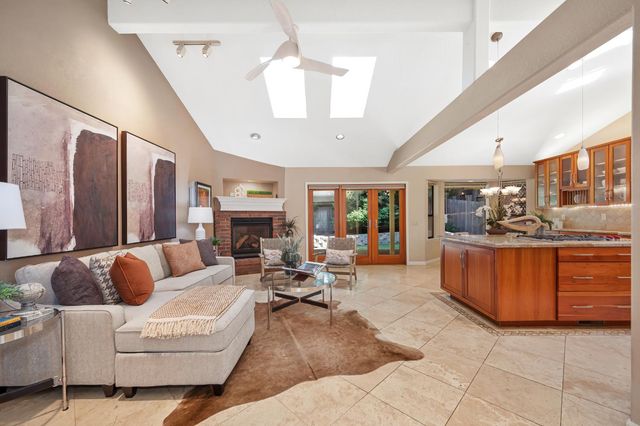 125 Patton Ct, Folsom, CA 95630
