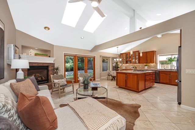 125 Patton Ct, Folsom, CA 95630