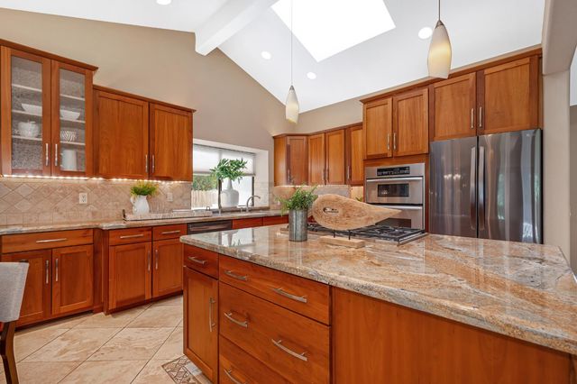 125 Patton Ct, Folsom, CA 95630