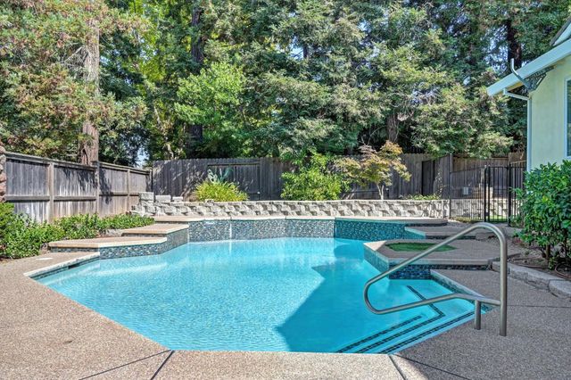 125 Patton Ct, Folsom, CA 95630