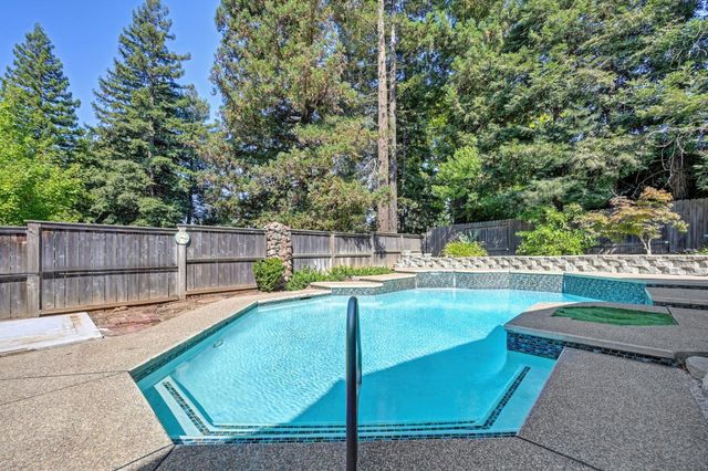 125 Patton Ct, Folsom, CA 95630