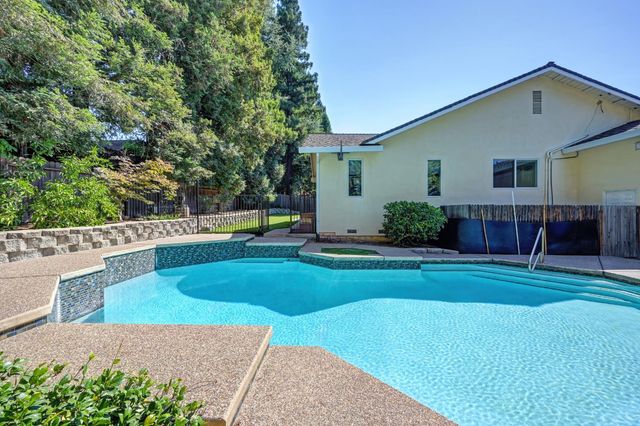125 Patton Ct, Folsom, CA 95630