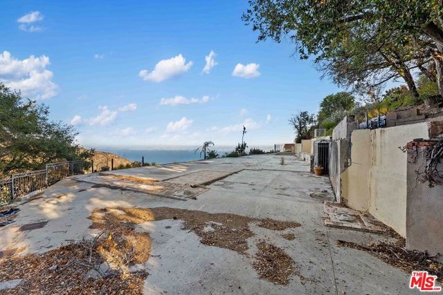 21740 Azurelee Drive, Malibu, CA 90265