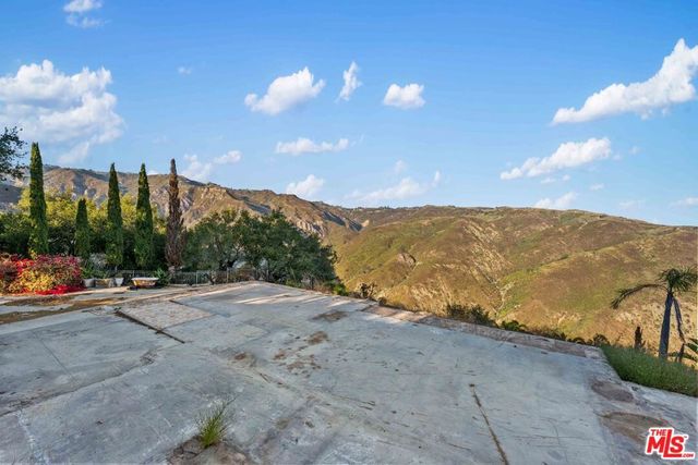 21740 Azurelee Drive, Malibu, CA 90265