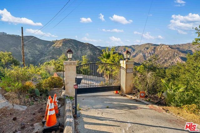 21740 Azurelee Drive, Malibu, CA 90265