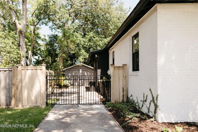 1063 S Shores Road, Jacksonville, FL 32207