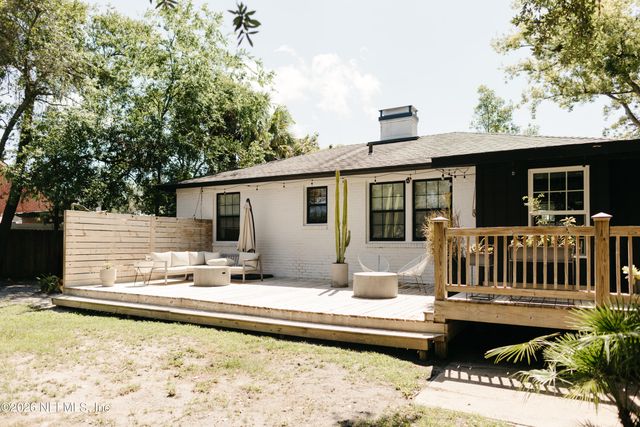 1063 S Shores Road, Jacksonville, FL 32207