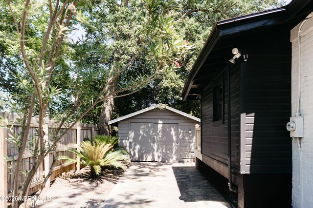 1063 S Shores Road, Jacksonville, FL 32207