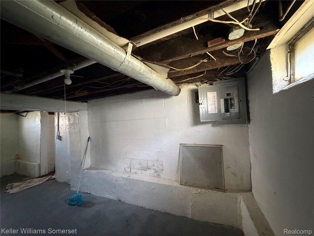 13846 Hendricks Avenue, Warren, MI 48089