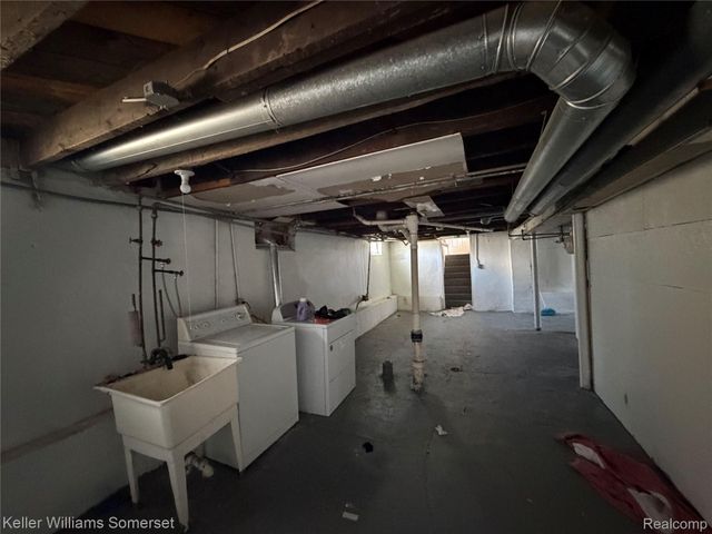 13846 Hendricks Avenue, Warren, MI 48089