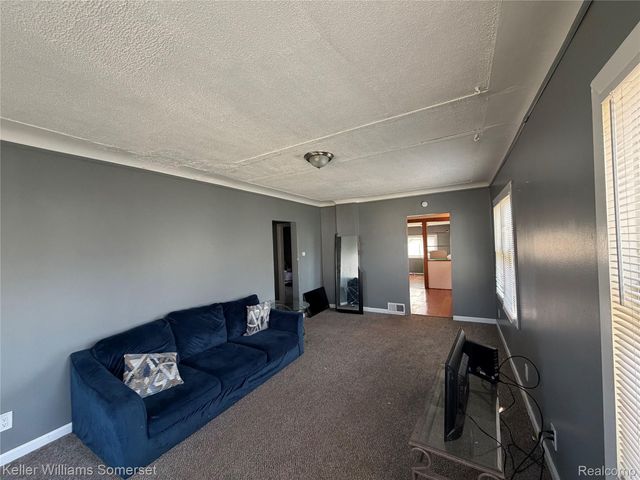 13846 Hendricks Avenue, Warren, MI 48089