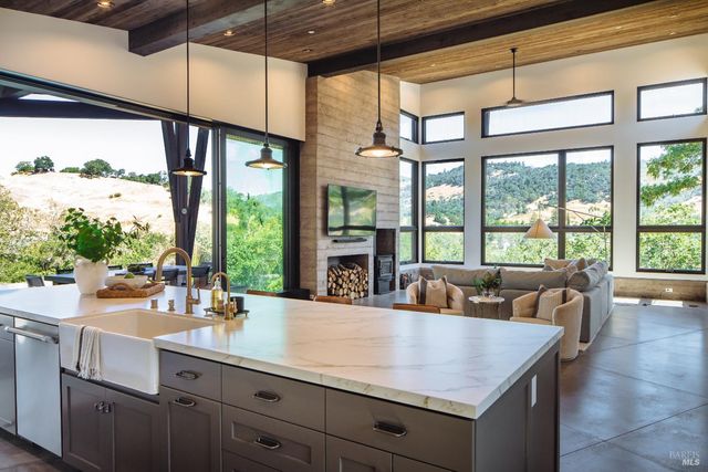 4125 Wallace Rd, Santa Rosa, CA 95404