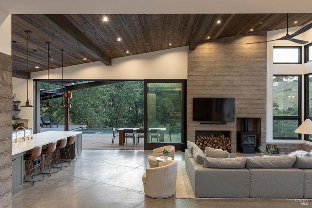 4125 Wallace Rd, Santa Rosa, CA 95404