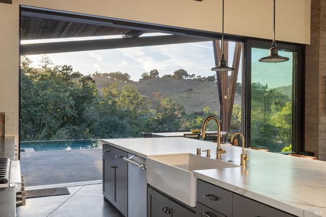 4125 Wallace Rd, Santa Rosa, CA 95404