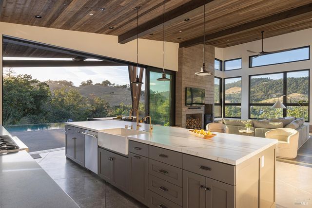 4125 Wallace Rd, Santa Rosa, CA 95404