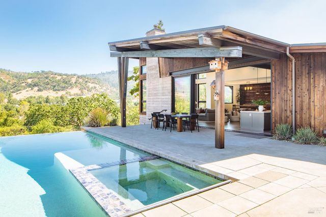 4125 Wallace Rd, Santa Rosa, CA 95404