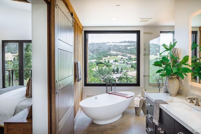 4125 Wallace Rd, Santa Rosa, CA 95404