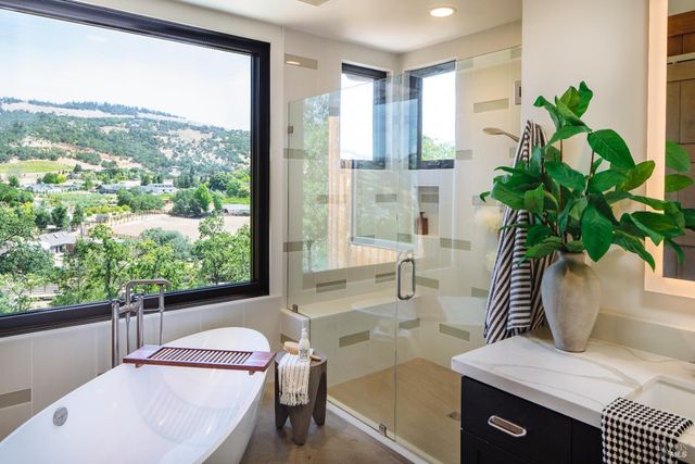 4125 Wallace Rd, Santa Rosa, CA 95404