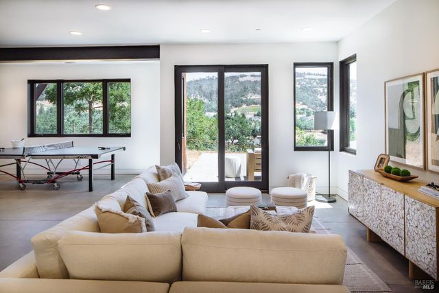 4125 Wallace Rd, Santa Rosa, CA 95404