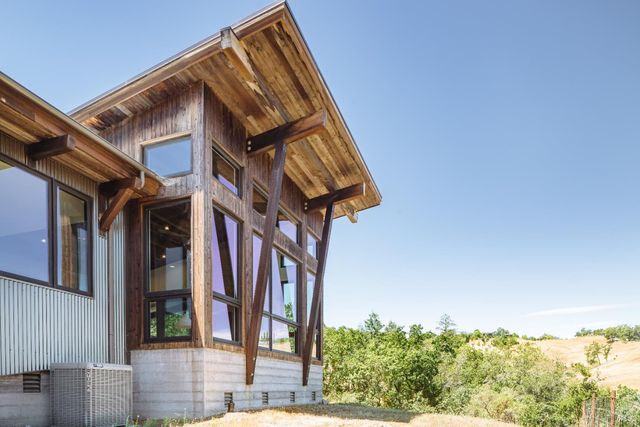 4125 Wallace Rd, Santa Rosa, CA 95404