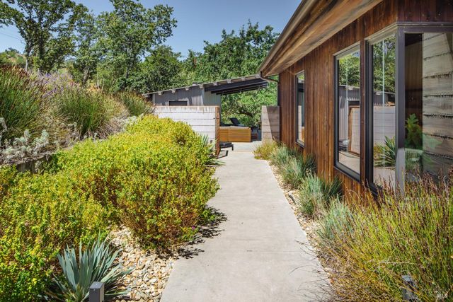 4125 Wallace Rd, Santa Rosa, CA 95404