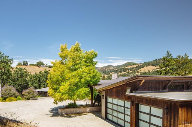 4125 Wallace Rd, Santa Rosa, CA 95404