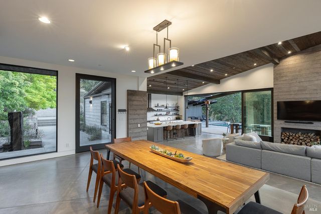 4125 Wallace Rd, Santa Rosa, CA 95404