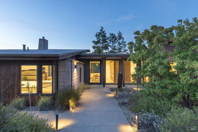 4125 Wallace Rd, Santa Rosa, CA 95404