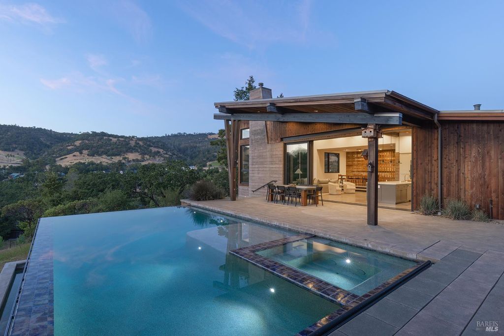 4125 Wallace Rd, Santa Rosa, CA 95404