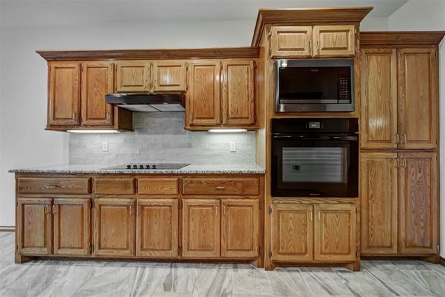 204 Persimmon Ridge Drive, Blanchard, OK 73010
