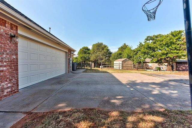 204 Persimmon Ridge Drive, Blanchard, OK 73010