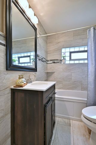 7201 S Wood Street, Chicago, IL 60636
