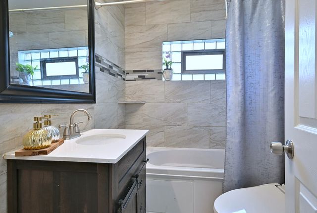 7201 S Wood Street, Chicago, IL 60636