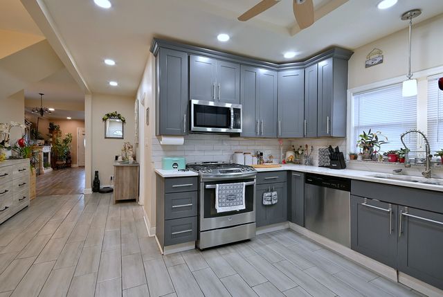 7201 S Wood Street, Chicago, IL 60636