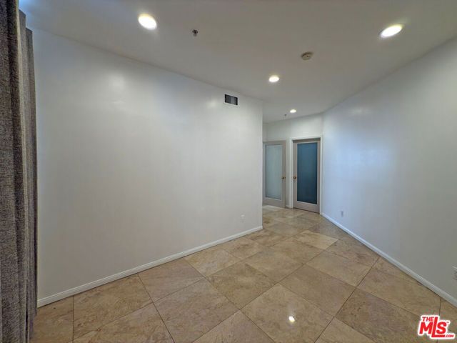 120 S Crescent Drive 102, Beverly Hills, CA 90212