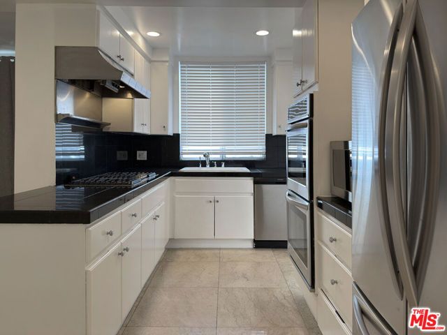 120 S Crescent Drive 102, Beverly Hills, CA 90212
