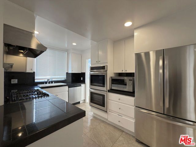 120 S Crescent Drive 102, Beverly Hills, CA 90212
