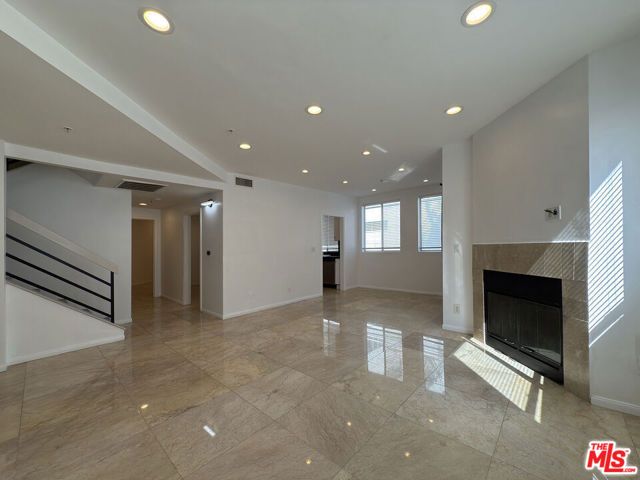 120 S Crescent Drive 102, Beverly Hills, CA 90212