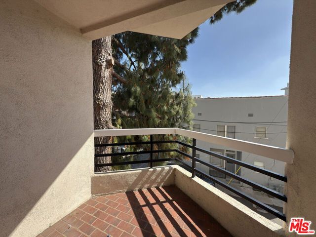 120 S Crescent Drive 102, Beverly Hills, CA 90212