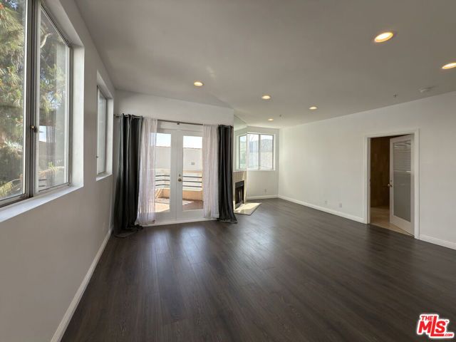 120 S Crescent Drive 102, Beverly Hills, CA 90212