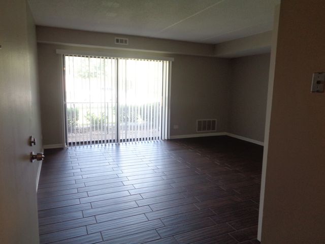 14785 Lakeview Drive 101, Orland Park, IL 60462